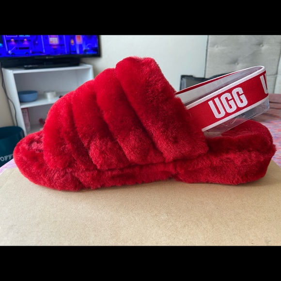 UGG Yeah Fluff Slide. They’re red and a size 9 in Women. - Picture 3 of 7